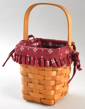Baskets Medium Peg Basket w/Liner & Protector