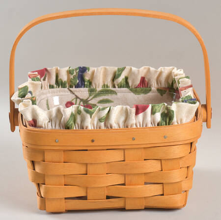 Baskets Medium Handled Berry Basket w/Liner & Protector