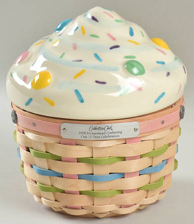 Baskets 2006 Gathering Cupcake Basket & Ceramic Lid
