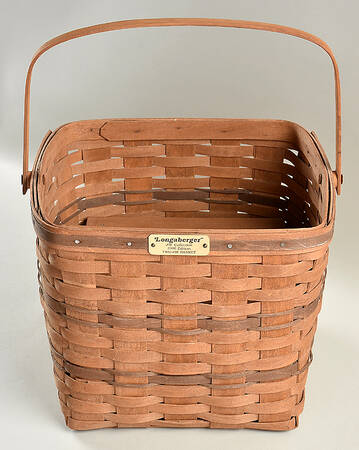 Baskets JW Collection Two Pie Basket & Riser