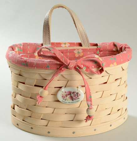 Baskets Small Scalloped Pocket W/Liner,Protector & Charm