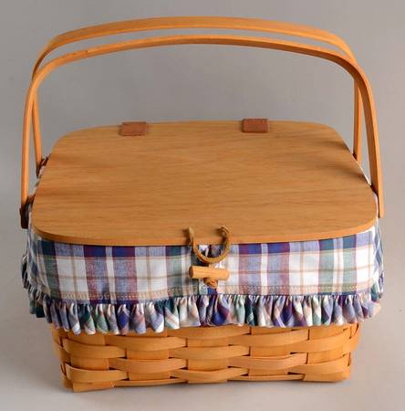 Baskets Small Picnic Basket & Riser w/Liner & Protector