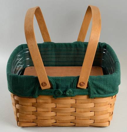 Baskets Cake Basket & Riser w/Liner & Protector