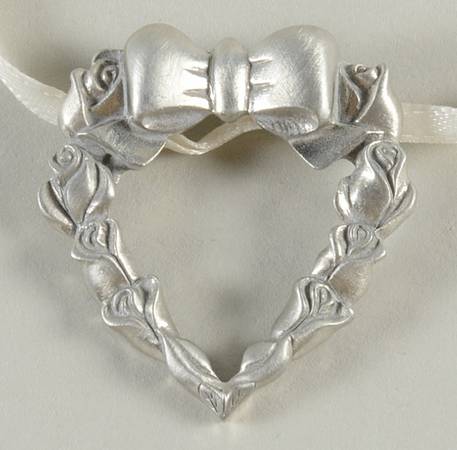 Baskets Pewter Heart Charm Tie-On/Lapel Pin