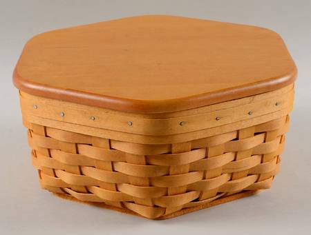 Baskets 10" Generations Basket & Lid w/Liner & Protector