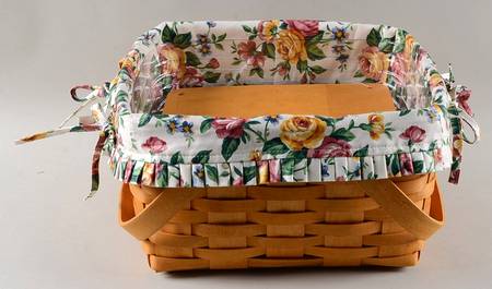 Baskets Cake Basket & Riser with Liner & Protector