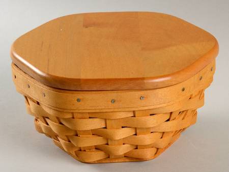 Baskets 7" Generations Basket & Lid w/Liner & Protector
