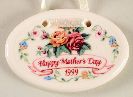 Baskets 1999 Mother's Day Basket Charm