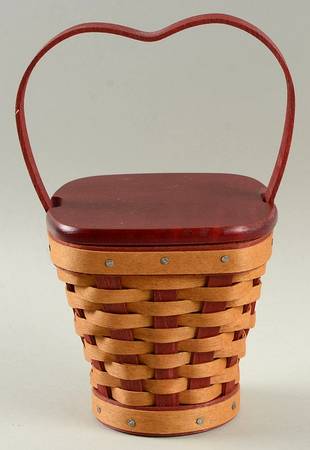 Baskets Heart's Delight Basket & Lid w/Liner & Protector