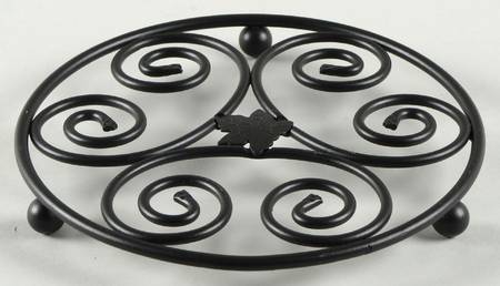 Baskets 8" Round Metal Trivet