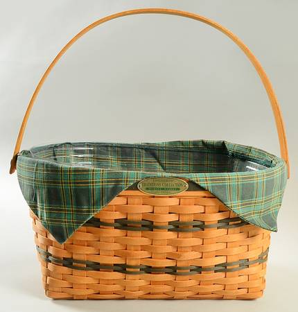 Baskets Traditions Family Basket W/Liner & Protector