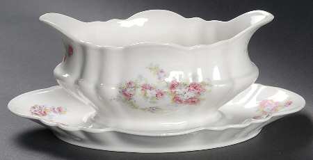 LEG101 Gravy Boat with Attached Underplate