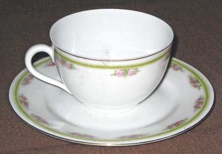 R4K6 Flat Cup & Saucer Set