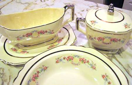 LIA134 Sugar Bowl & Lid