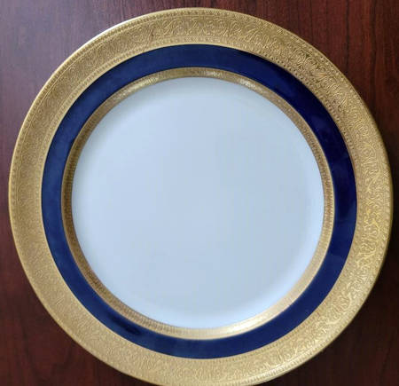 V15b Luncheon Plate