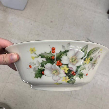 L422 9" Round Vegetable Bowl