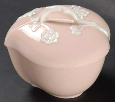 Apple Blossom Light Pink Heart Shape Box & Lid