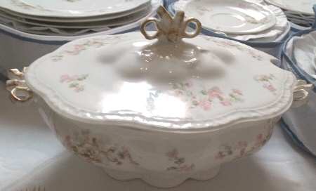 LAT121 Oval Covered Vegetable