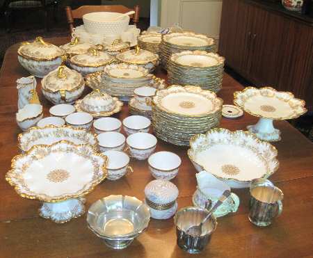 LNT345 Footed Cake Plate