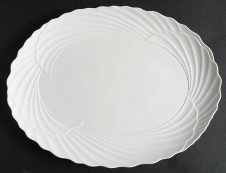 Pleated Swirl 16" Oval Serving Platter