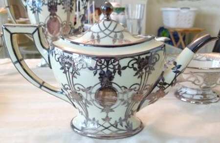 L184 Teapot & Lid