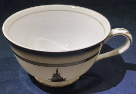 LIY8 Footed Cup