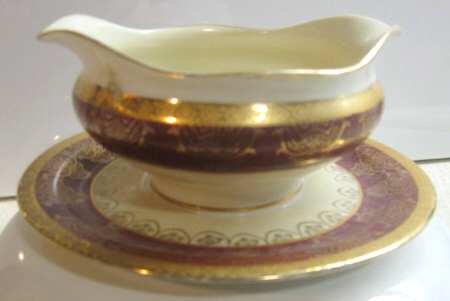 LP36 Gravy Boat with Attached Underplate