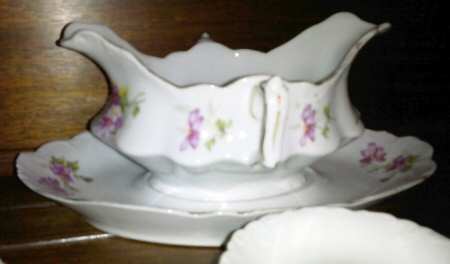 440 Gravy Boat with Attached Underplate