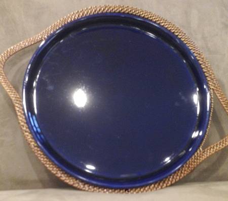 Somerset Island 11" Round Chop Plate & Rattan Holder