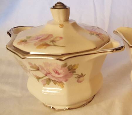 Georgia Rose Sugar Bowl & Lid