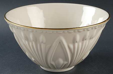 Giftware 8" Centerpiece