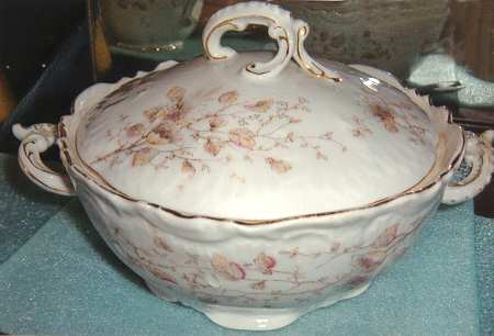 2557-8 Round Covered Vegetable