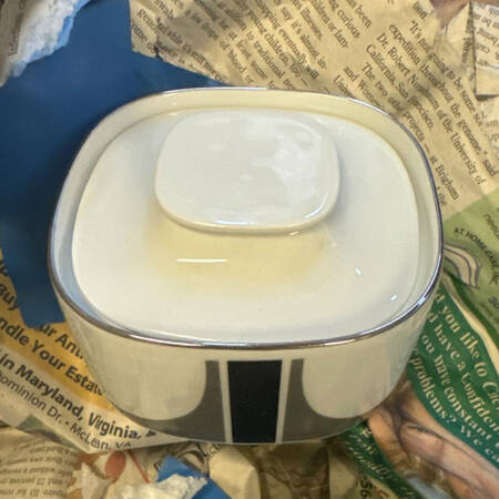 Contrast Sugar Bowl & Lid