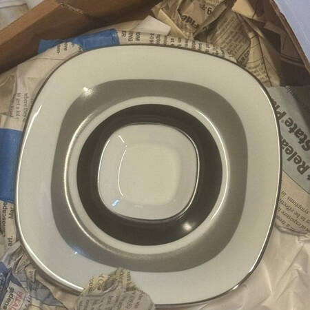 Contrast Saucer