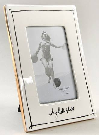 Daisy Place Frame-Holds 4" X 6"