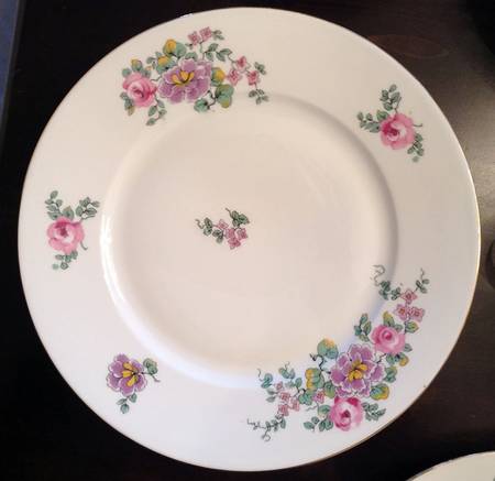 LEG121 Dinner Plate