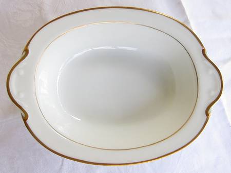 Empress 10" Oval Vegetable Bowl