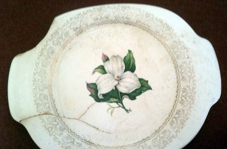 Trillium Handled Cake Plate