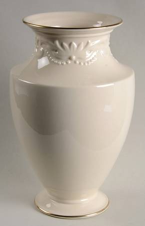 Giftware 10" Vase