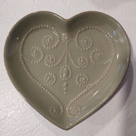 French Perle Groove Thyme Heart Shaped Dish
