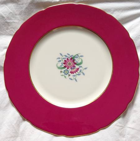 O371R (Scalloped) by Lenox