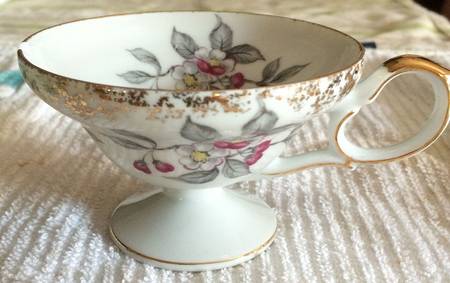 LEF113 Footed Cup