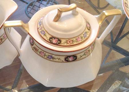 LIA157 Sugar Bowl & Lid