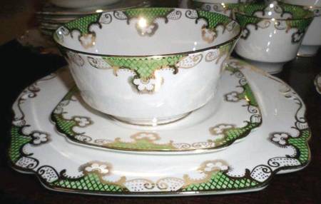 L1W3 Square Handled Cake Plate