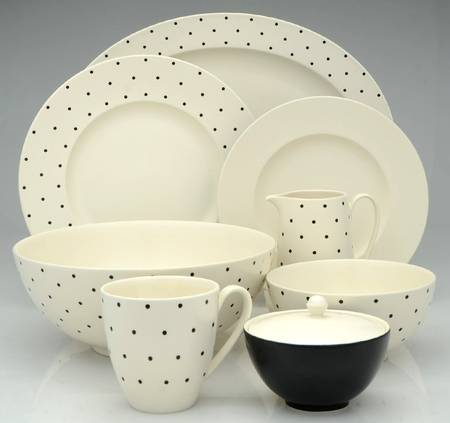 Larabee Dot Cream 37 Piece Set