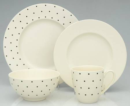Larabee Dot Cream 4 Piece Set