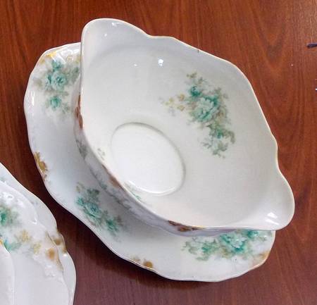 LNT429 Gravy Boat with Attached Underplate