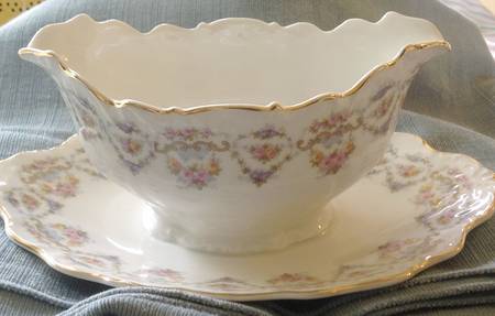 Marie Antoinette Gravy Boat with Attached Underplate