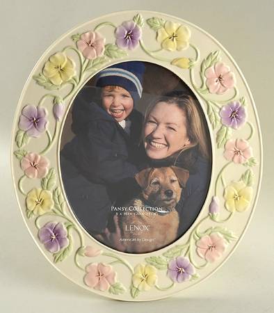 Pansy Oval Frame-Holds 8" X 10"