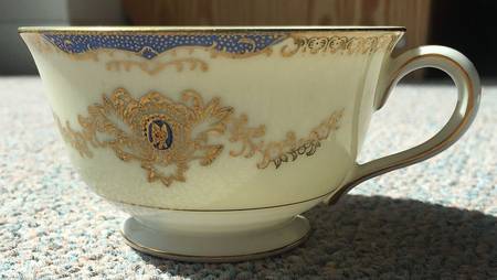 LKY9 Footed Cup